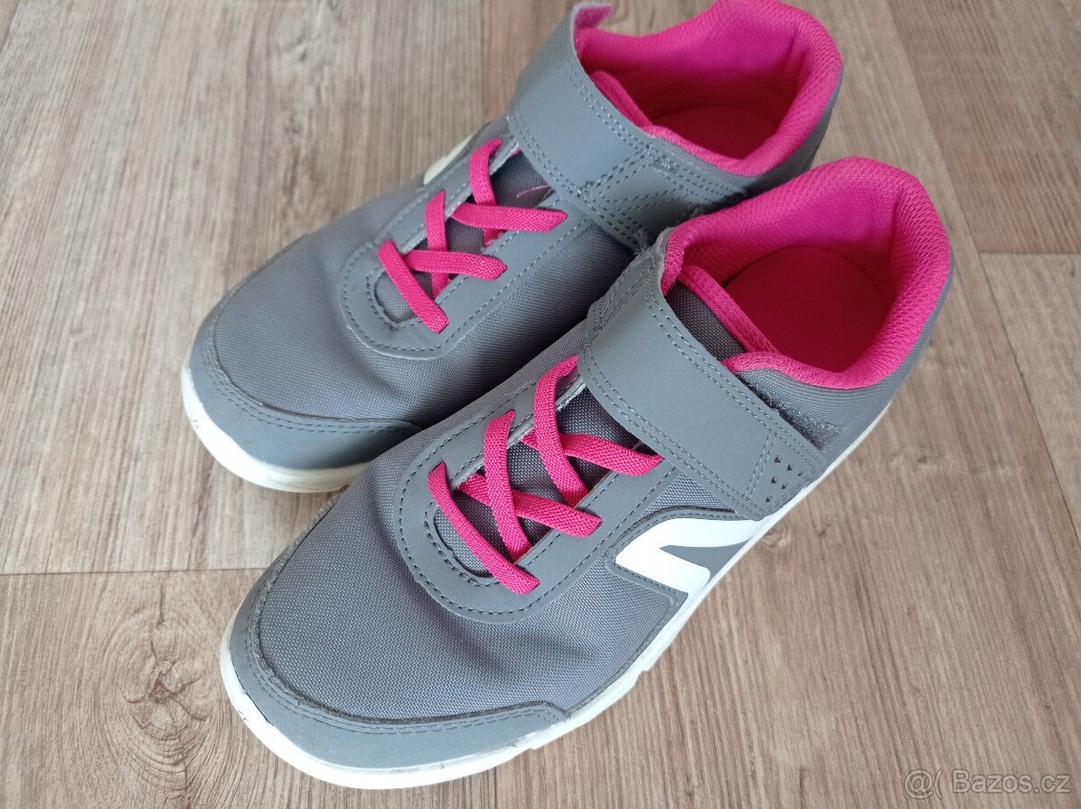 Dívčí tenisky, vel. 36