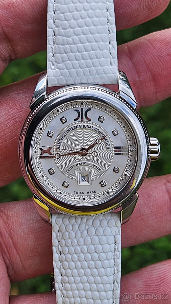 Diamantové automatické dámske hodinky DIC A9261A biele