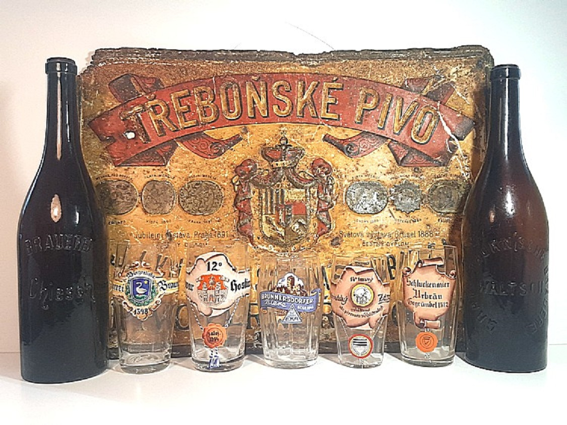 Pivní sklo sklenice půllitry tretinky cedule lahve 18