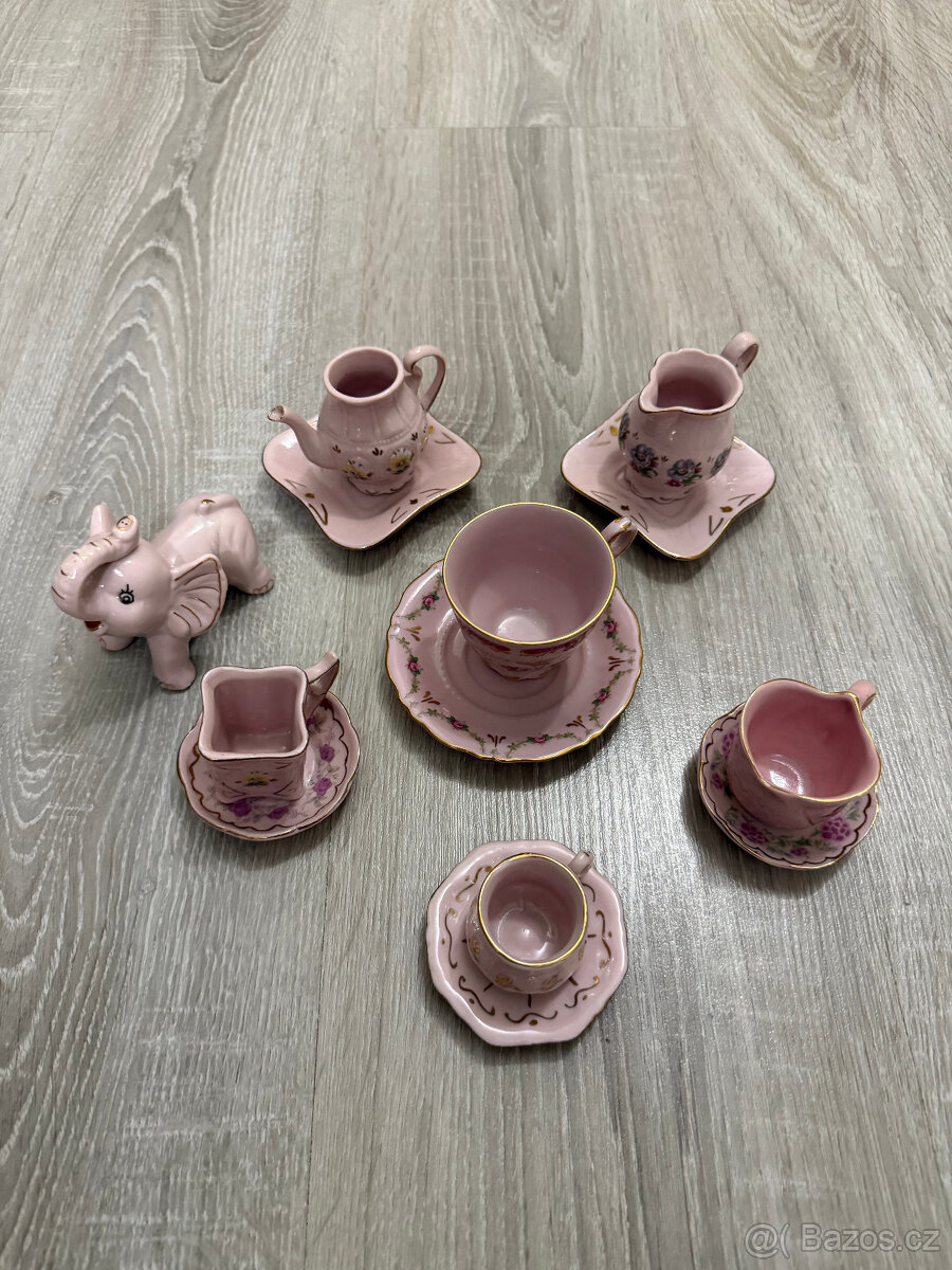 Porcelánový set 1946 zdoben 14 karátovým zlatem