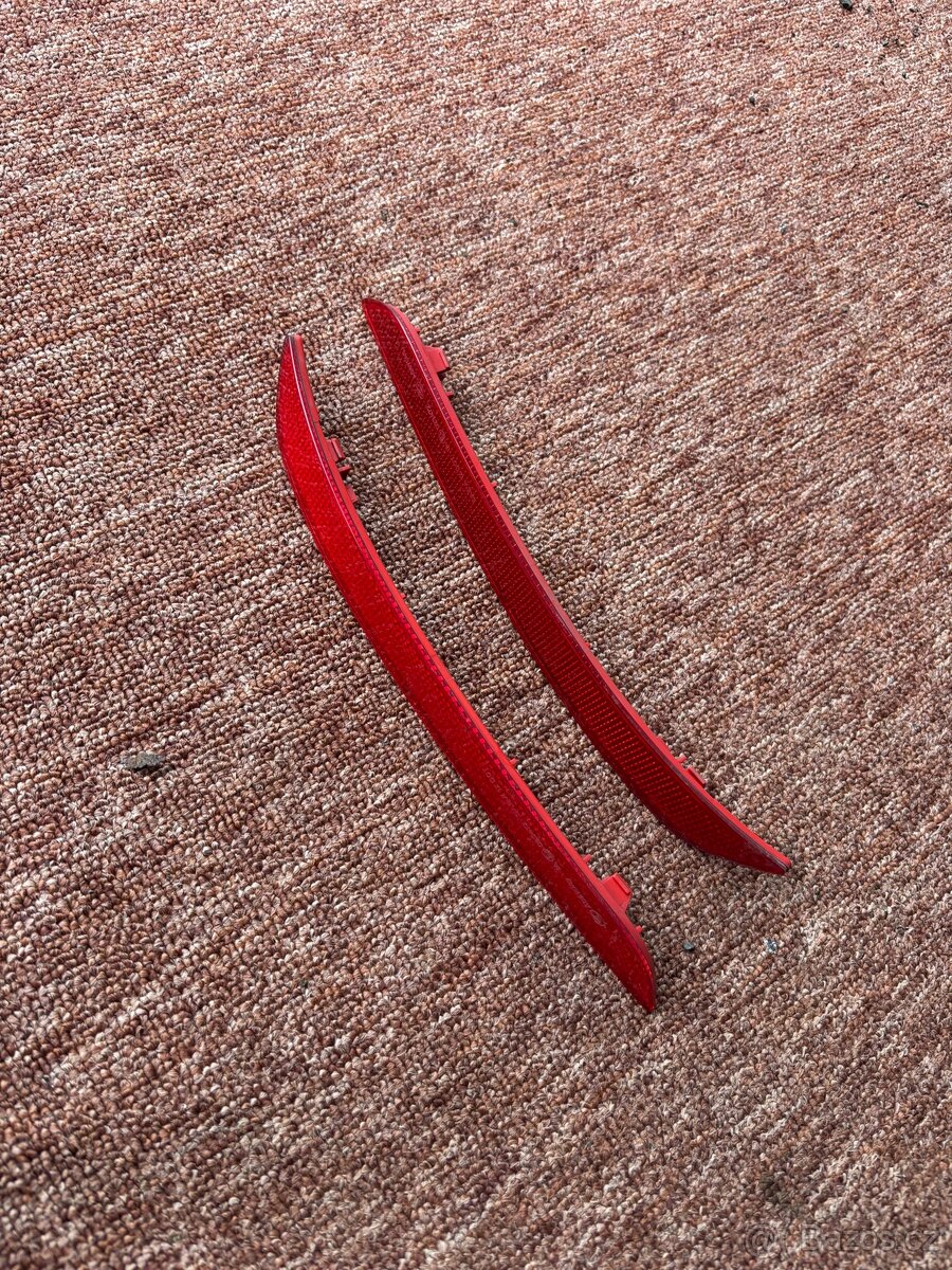 boční prahy a odrazky BMW f30