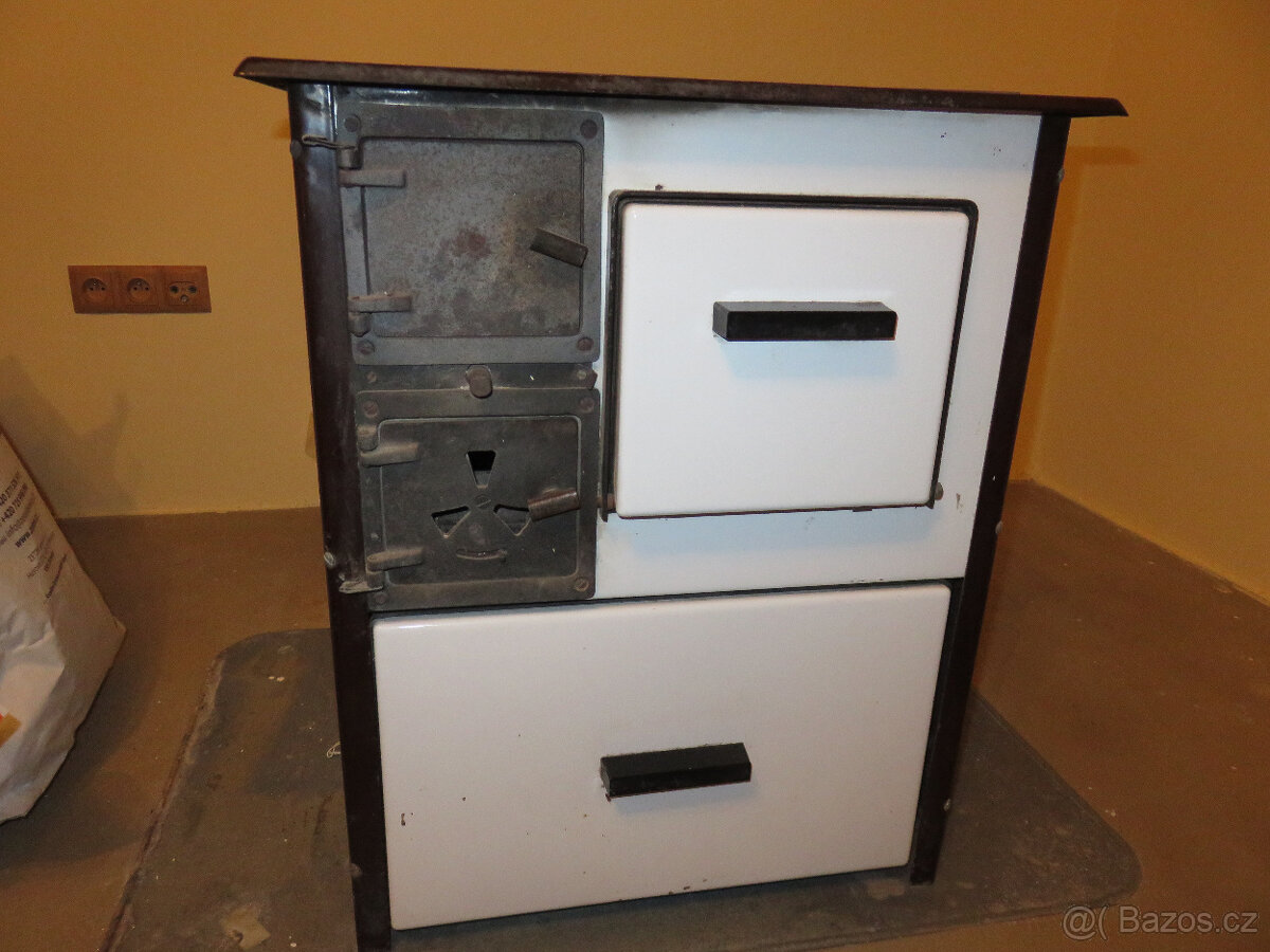 KUCHYŃSKÝ SPORÁK NA TUHÁ PALIVA REKREANT II.