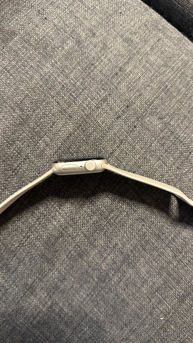 Apple Watch se 2022 gps druhá generace