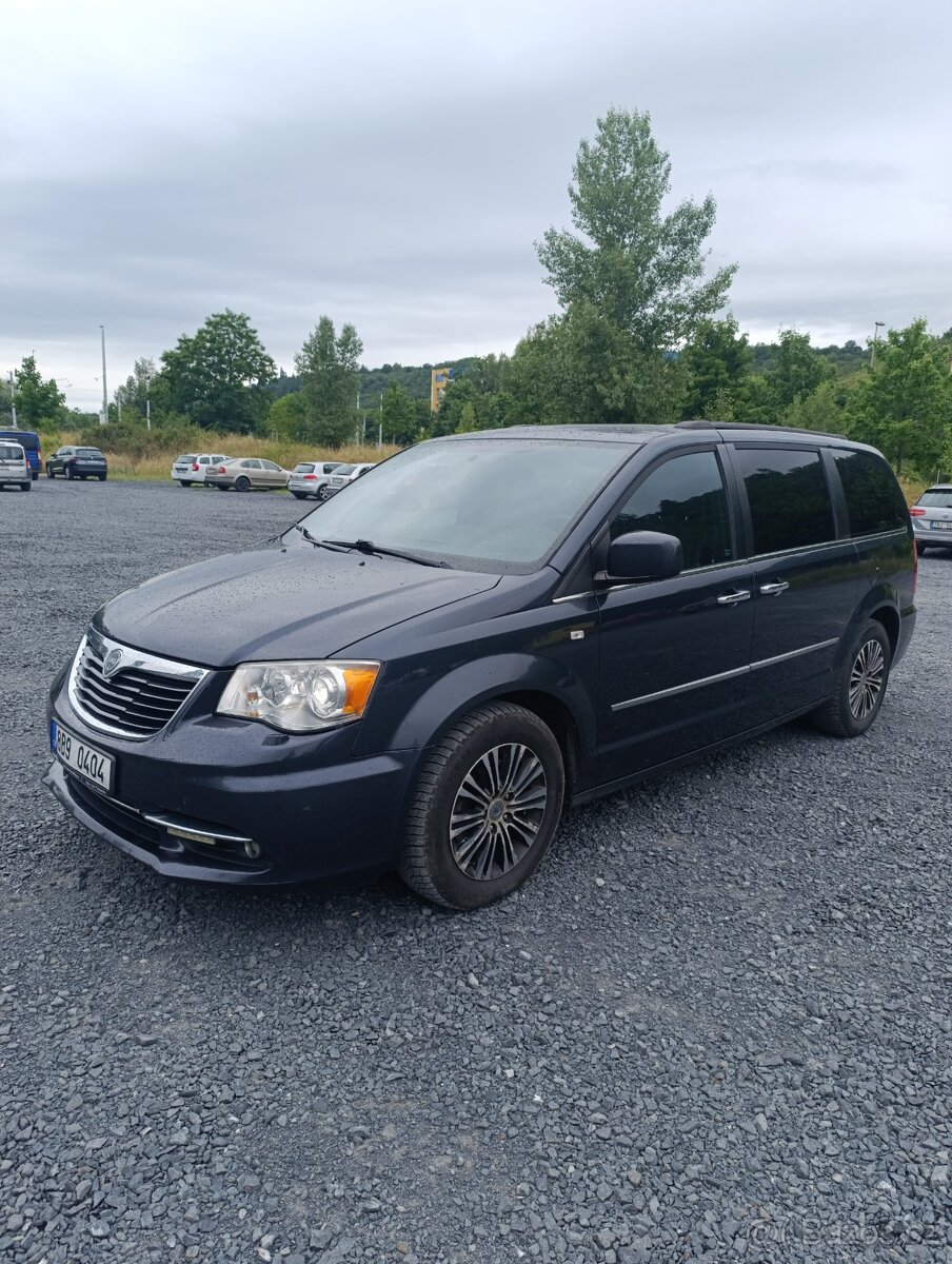 Pronájem 7 místného auta Voyager