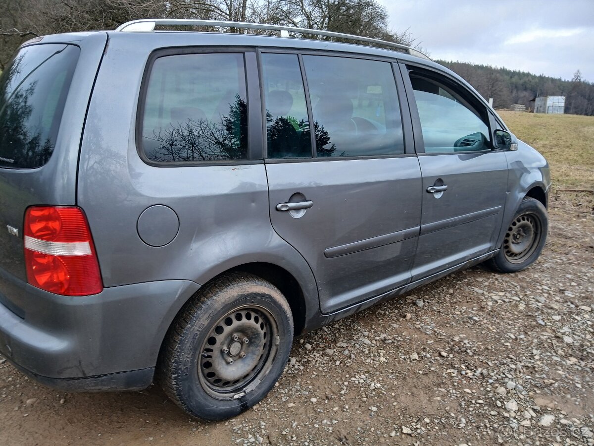 VW Touran 2.0TDi 103kw automat
