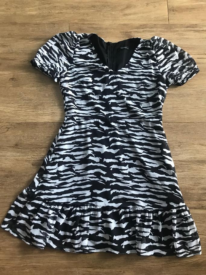 Dámské bíločerné šaty Trendyol