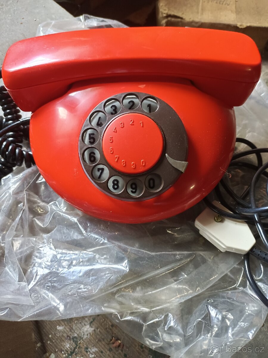 Retro telefon nový nikdy nepoužitý