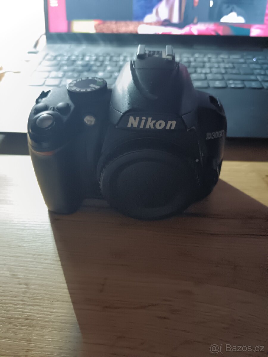 Tělo Nikon D3000 bez baterie