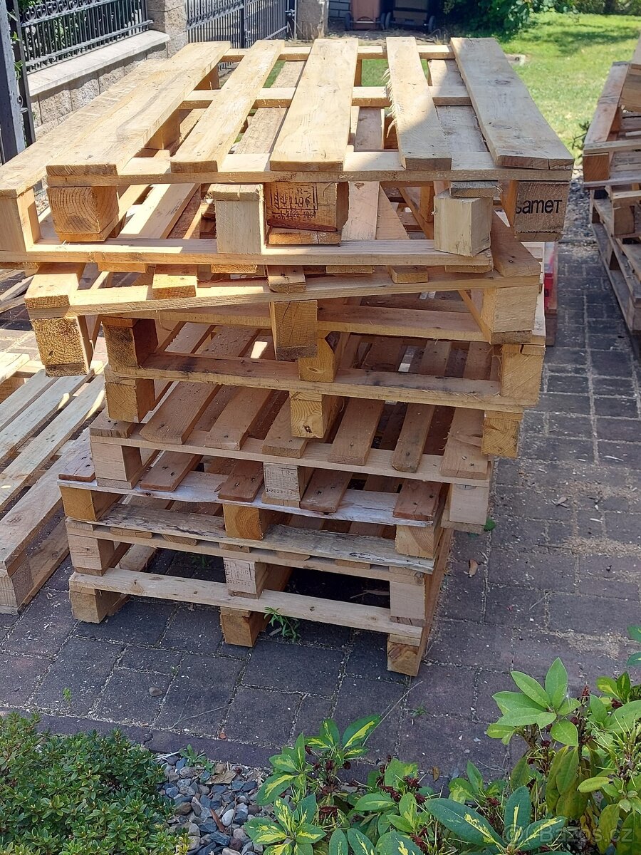 dřevěné nestandartní palety