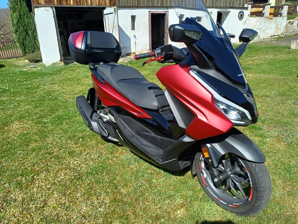 Honda forza 125