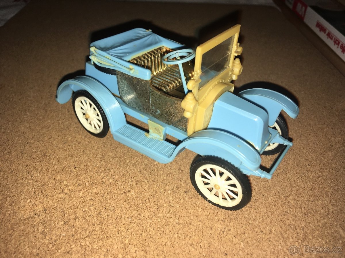 Plastový model Renault