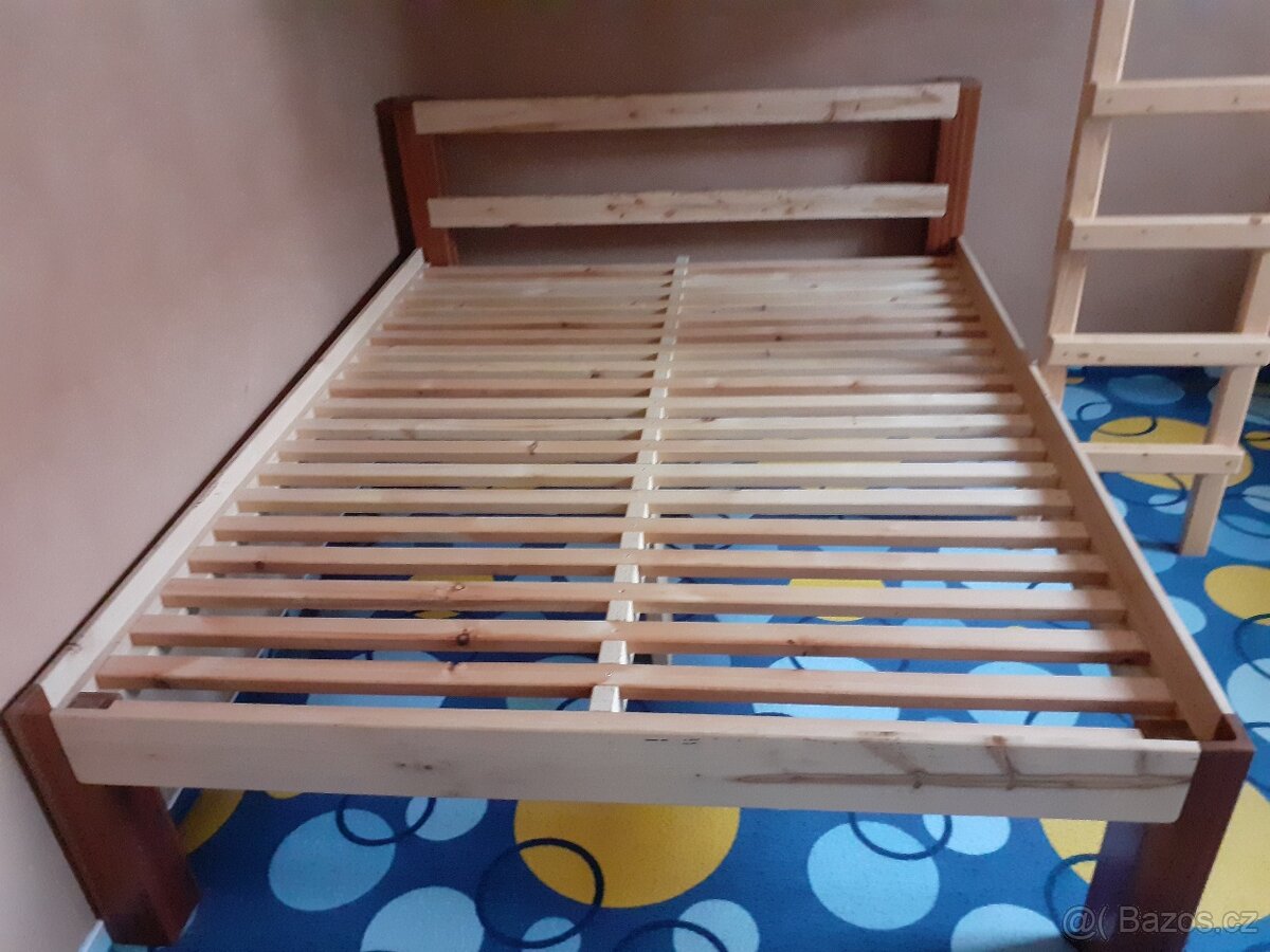 Masivní postel dvojlůžko, mahagon