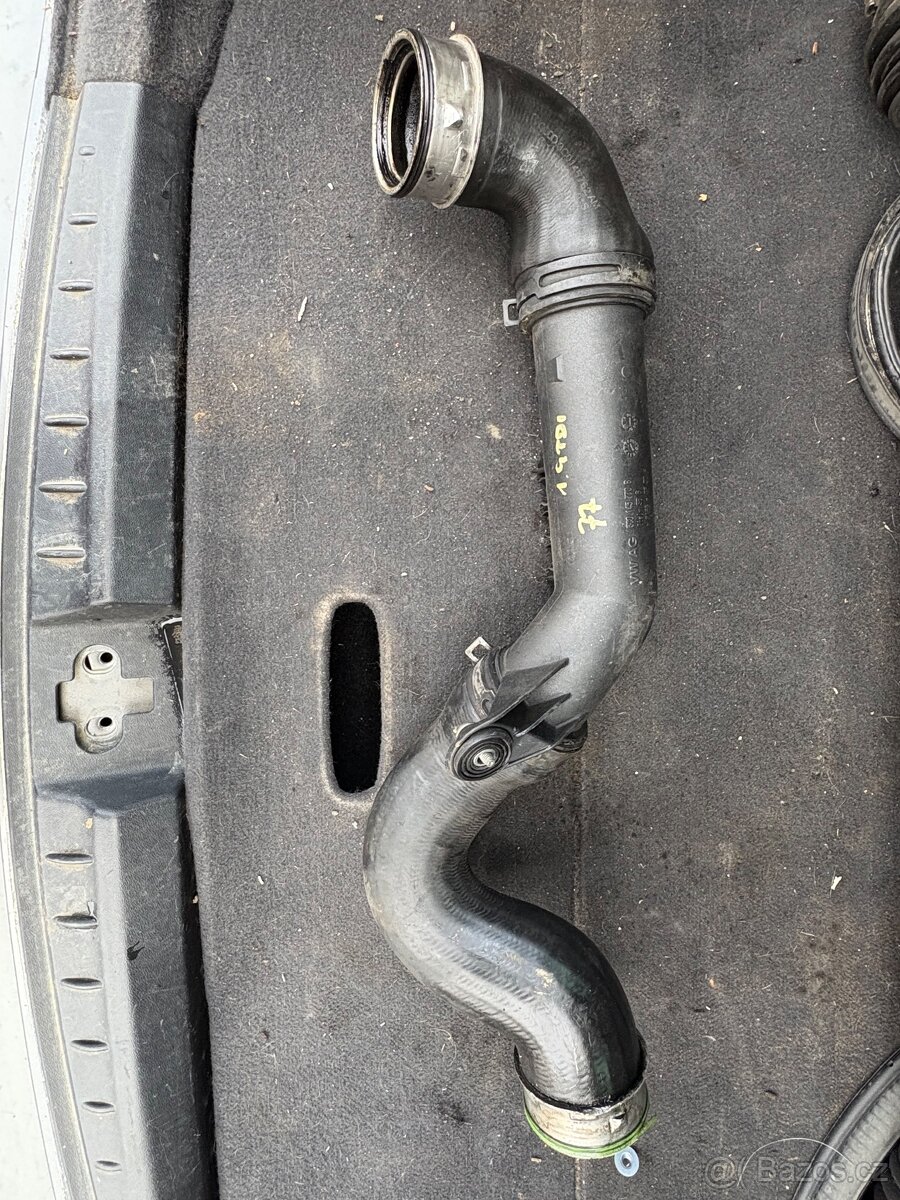 Vzduchová hadice 3C0145770B 1.9tdi 77kw BLS