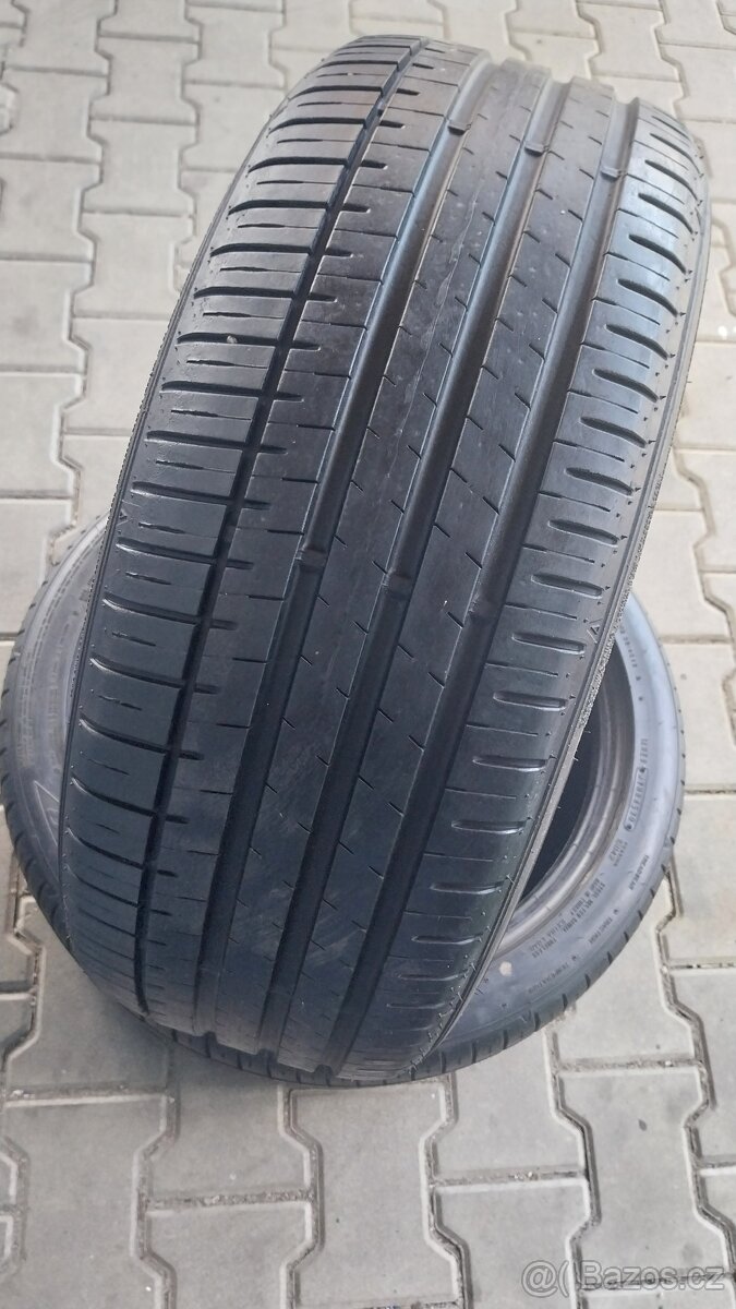 Prodám 2 x letní pneu Falken 225/45/19
