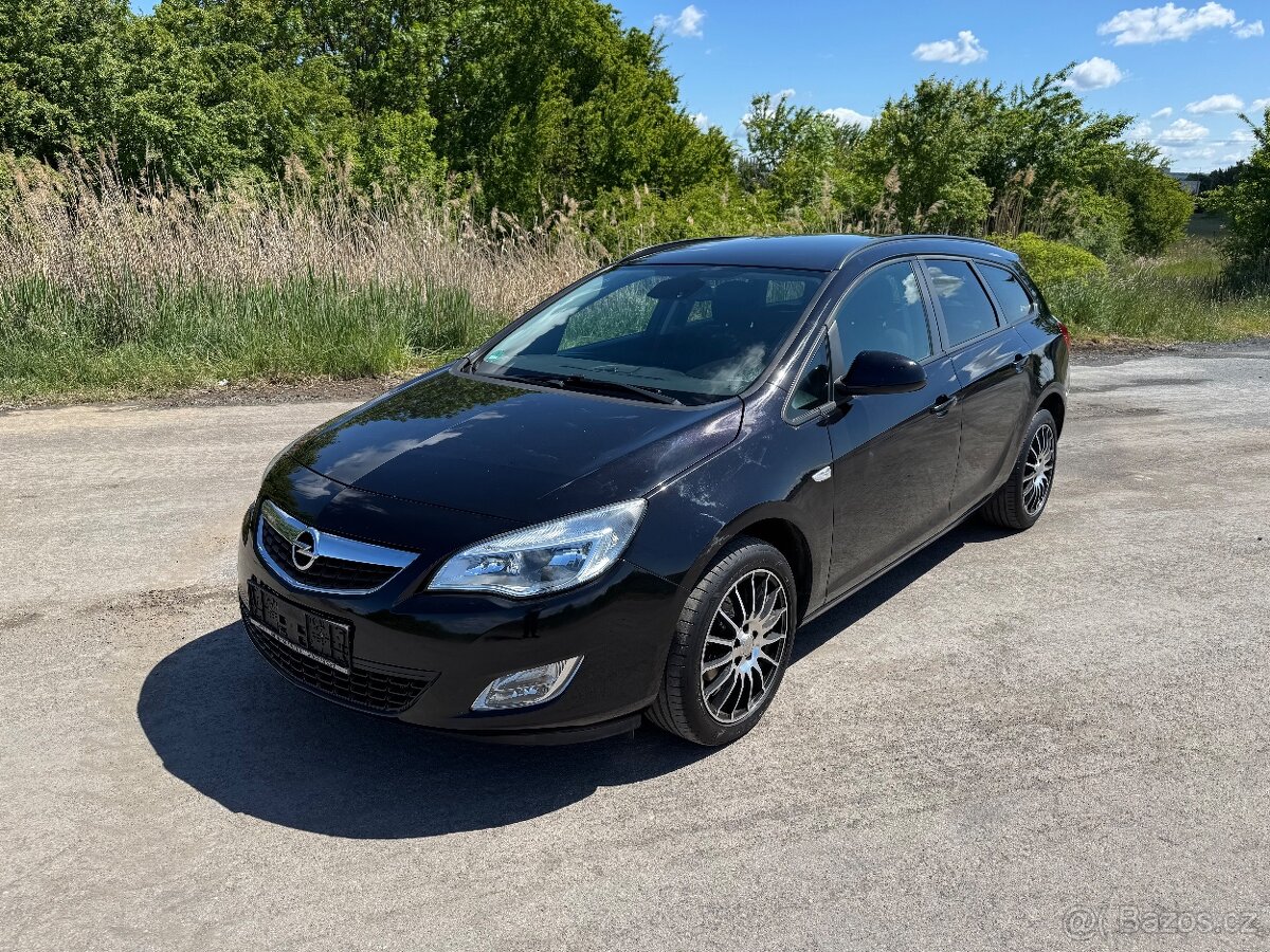 Opel Astra Combi 1.4T 103kw, 1.Majitel, SERVISOVANÝ, STK