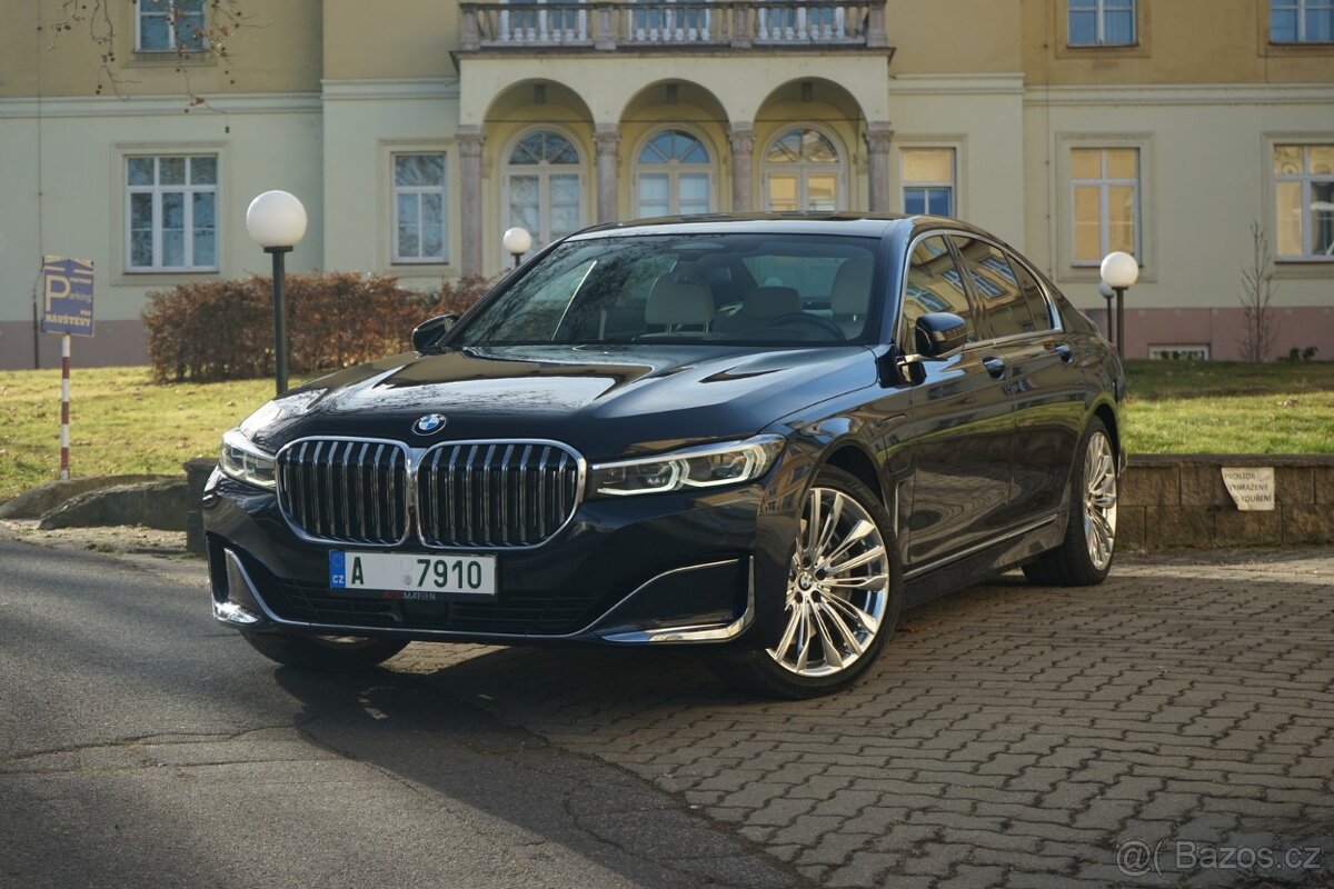 BMW Řada 7, 745e (290kW)H&K Panorama 360 HUD