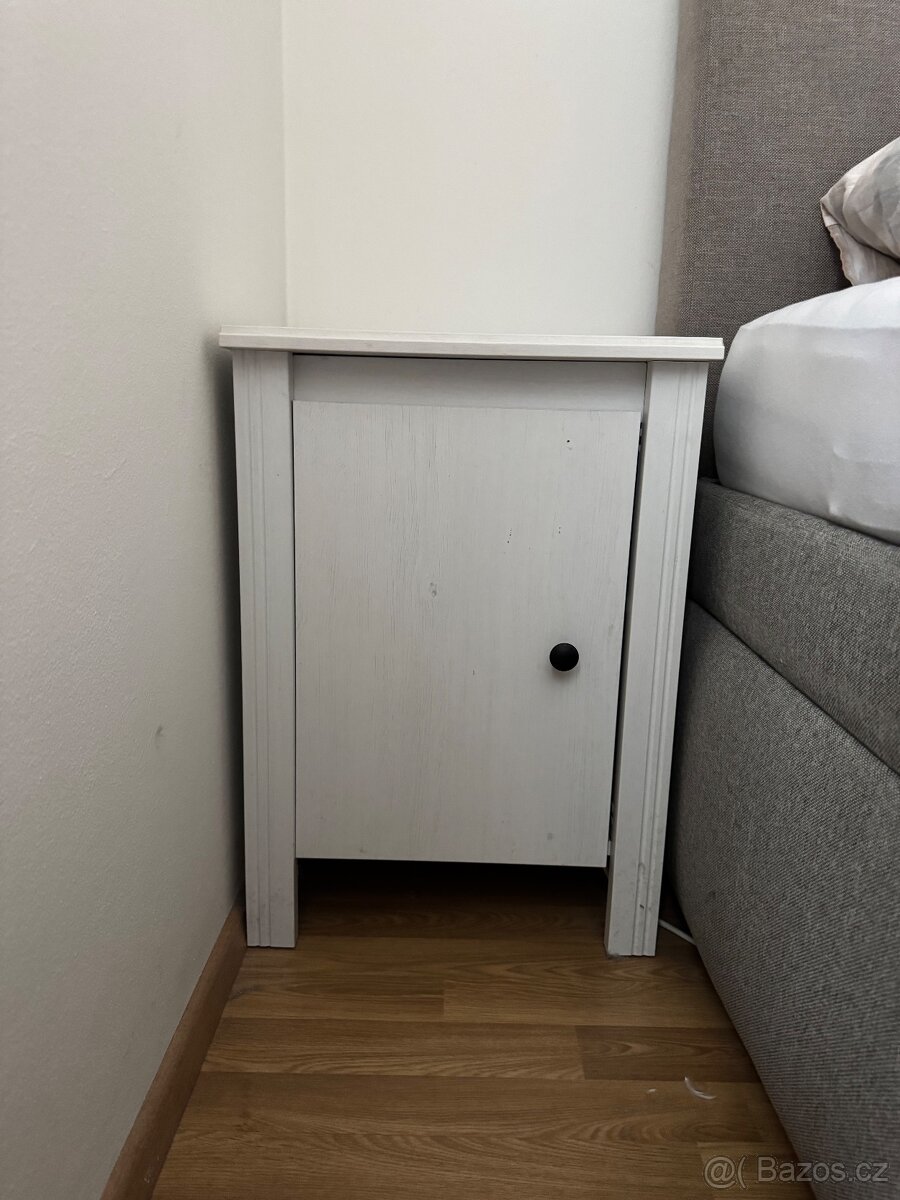 2x noční stolek IKEA