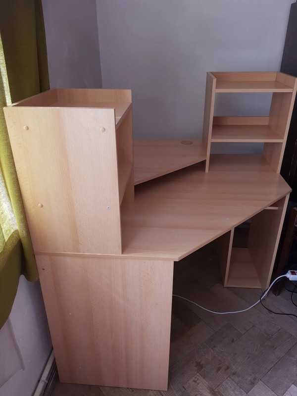 Pracovní rohový stůl