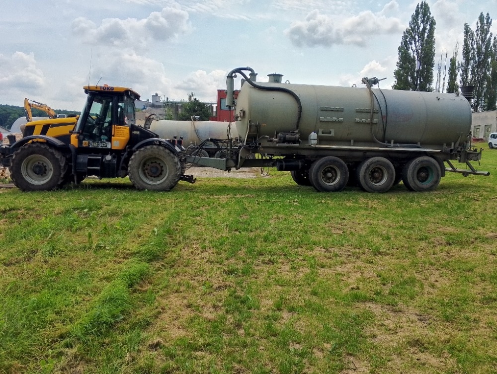 Traktor JCB Fastrac 3230+ a přívěs Fliegl WGF, r.v. 2006