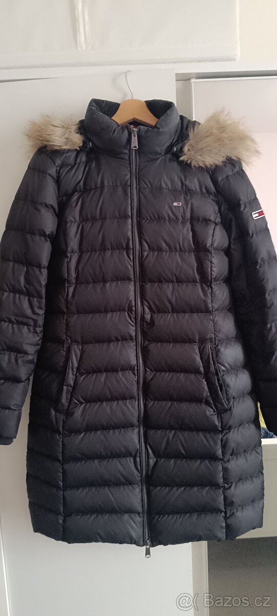 kabát ČERNÝ péřový "Tommy Jeans", v. L