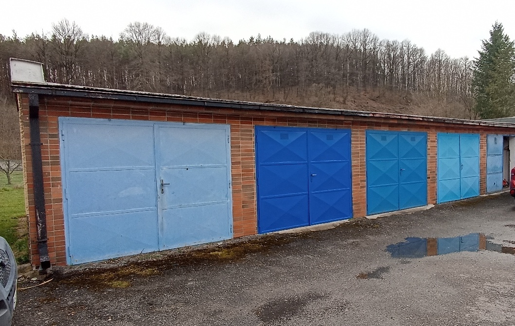 Pronajmu cihlovou garáž