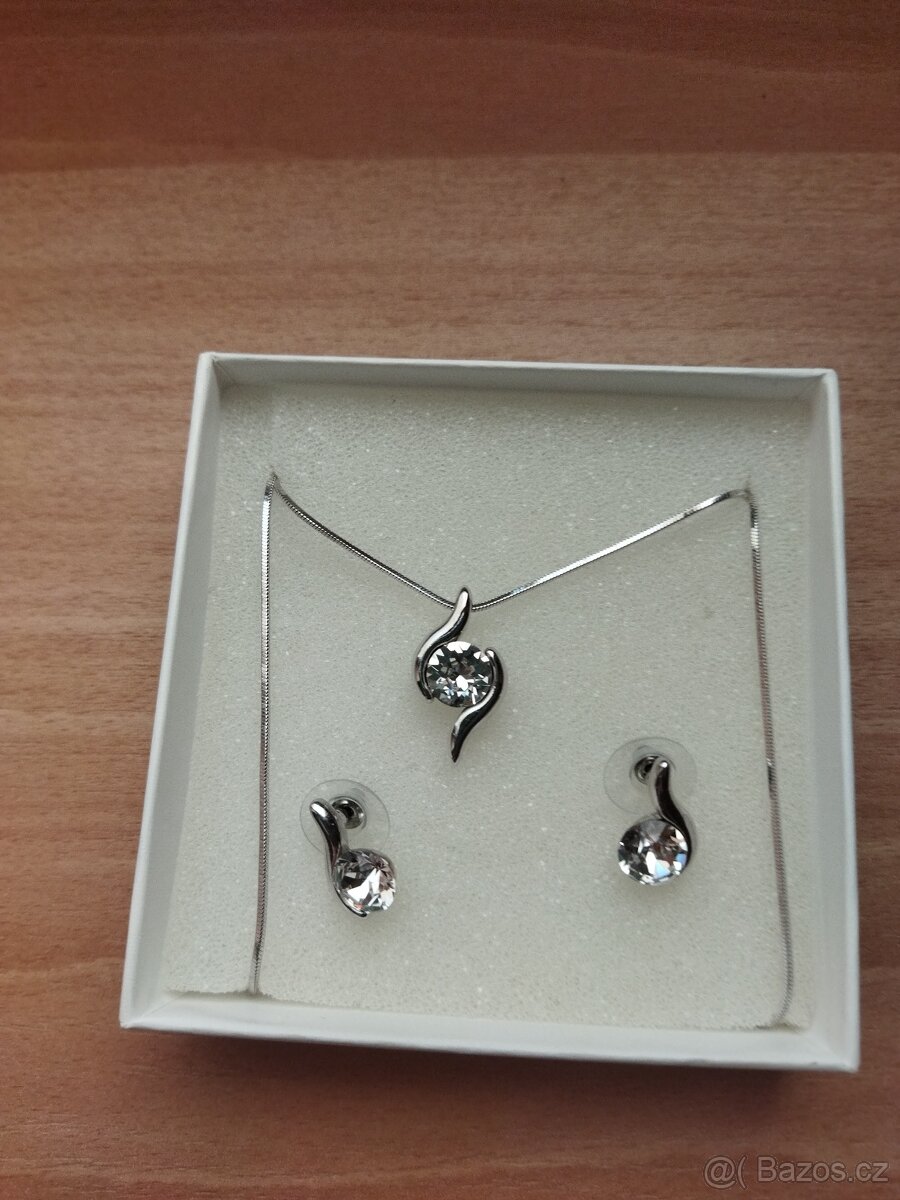 Sada šperků,náušnice a řetízek s přívěskem