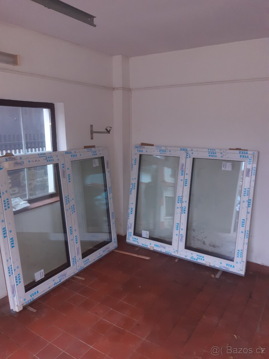 Plastová okna zlatý dub