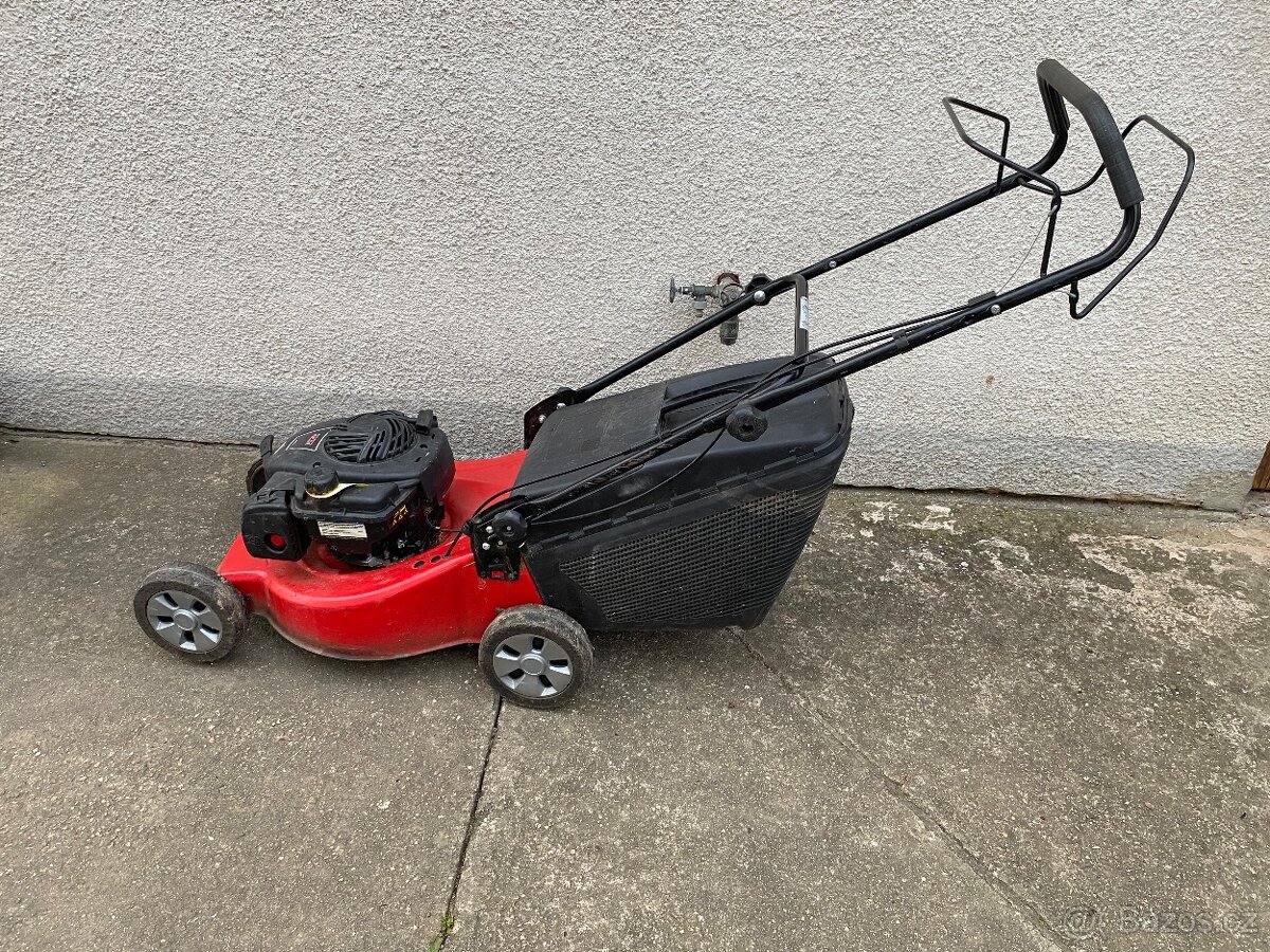 Zahradní sekačka s pojezdem