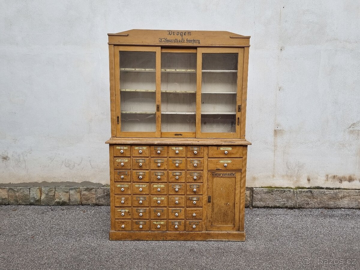 KRÁSNÝ STARÝ KUPECKÝ REGÁL V PŮVODNÍ PATINĚ-NĚMECKÝ REGÁL