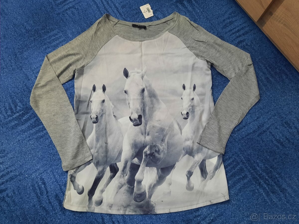 TRIČKO S DLOHÝM RUKÁVEM