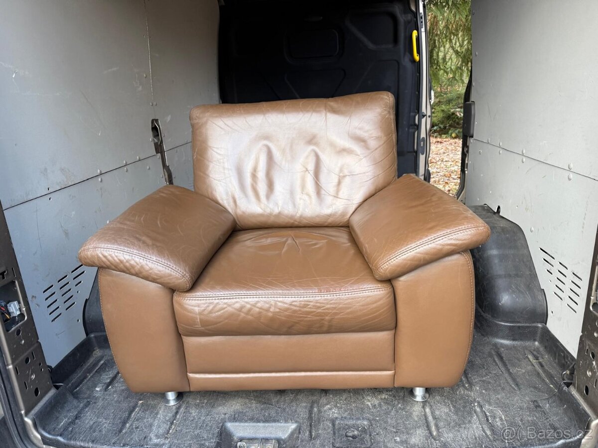 Kožené křeslo hnědé