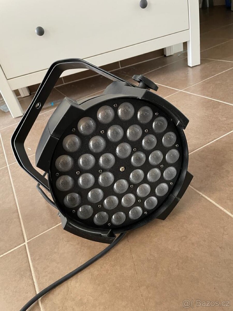 Muvik LED PAR ZOOM 36x 15W HCL RGBWA, DMX, IP20, 12 kusu