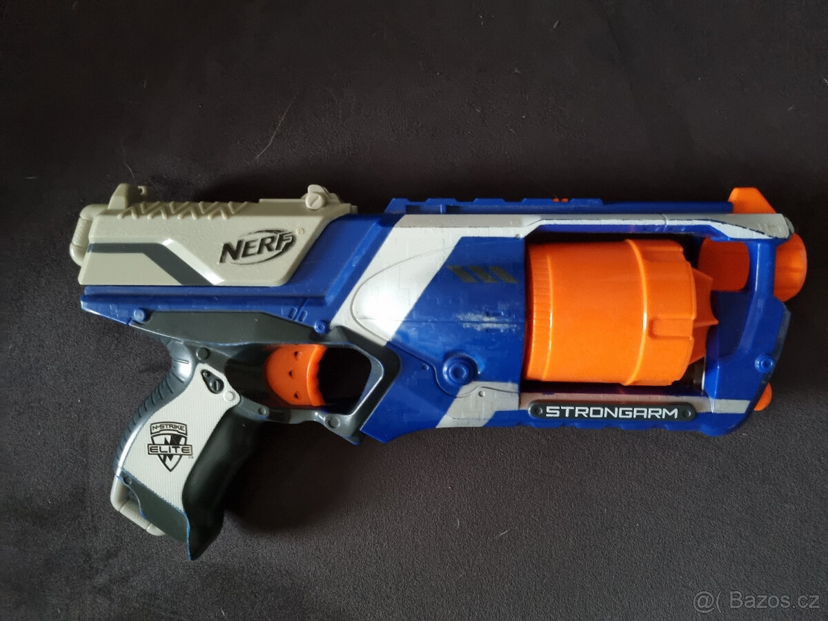 NERF STRONGARM pistole