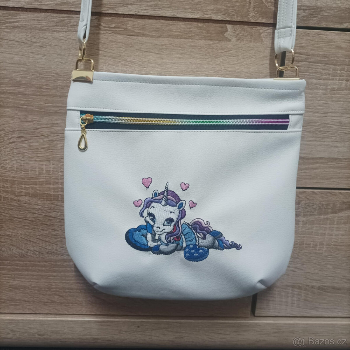 Kabelka s výšivkou