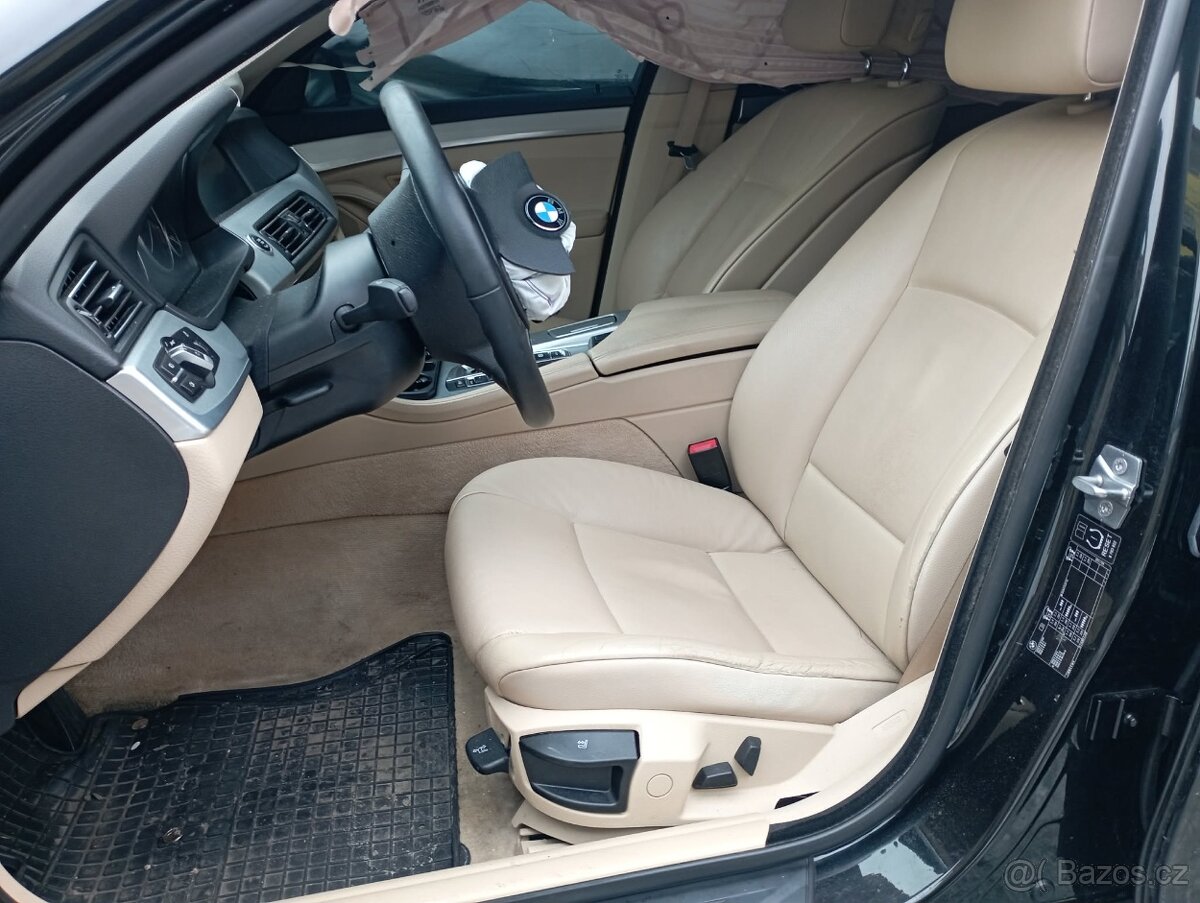 BMW F11 světlý kožený interiér