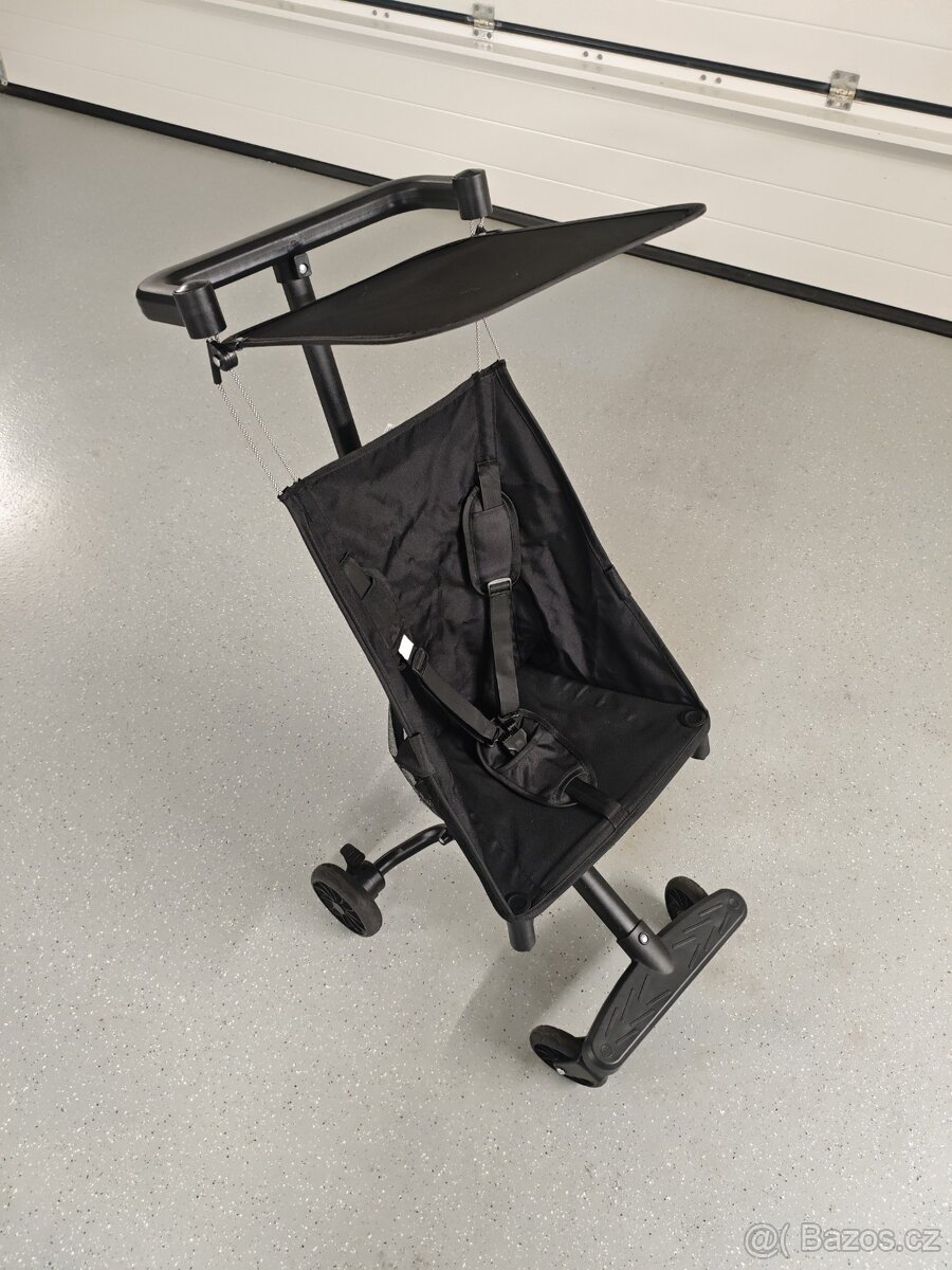 Černý kočár "golfky"
