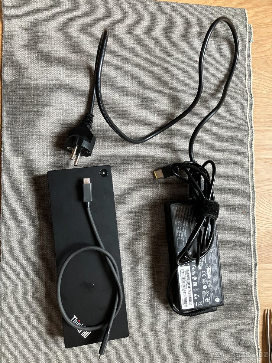 Dokovaci stanice pro ThinkPad se zdrojem