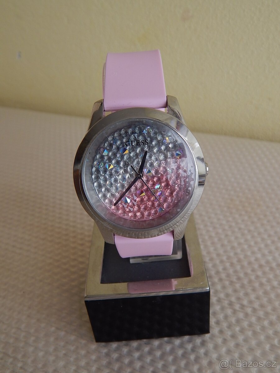 Krásné dámské hodinky Guess - nenošené