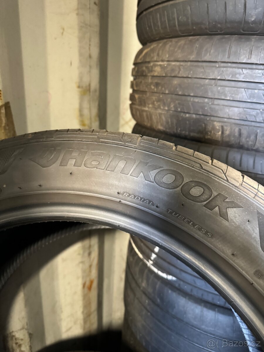 Pneu 285/45 R21