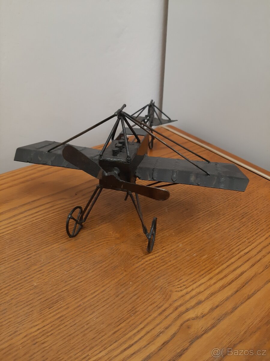Plechový model letadla