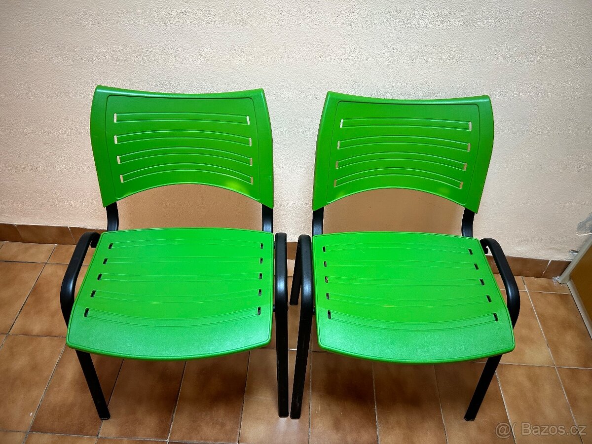 2 plastovo-ocelové židle, TOP stav, cena za kus