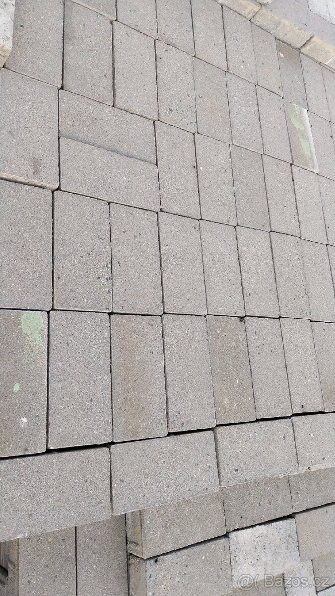 Dlazba šedá 45m2