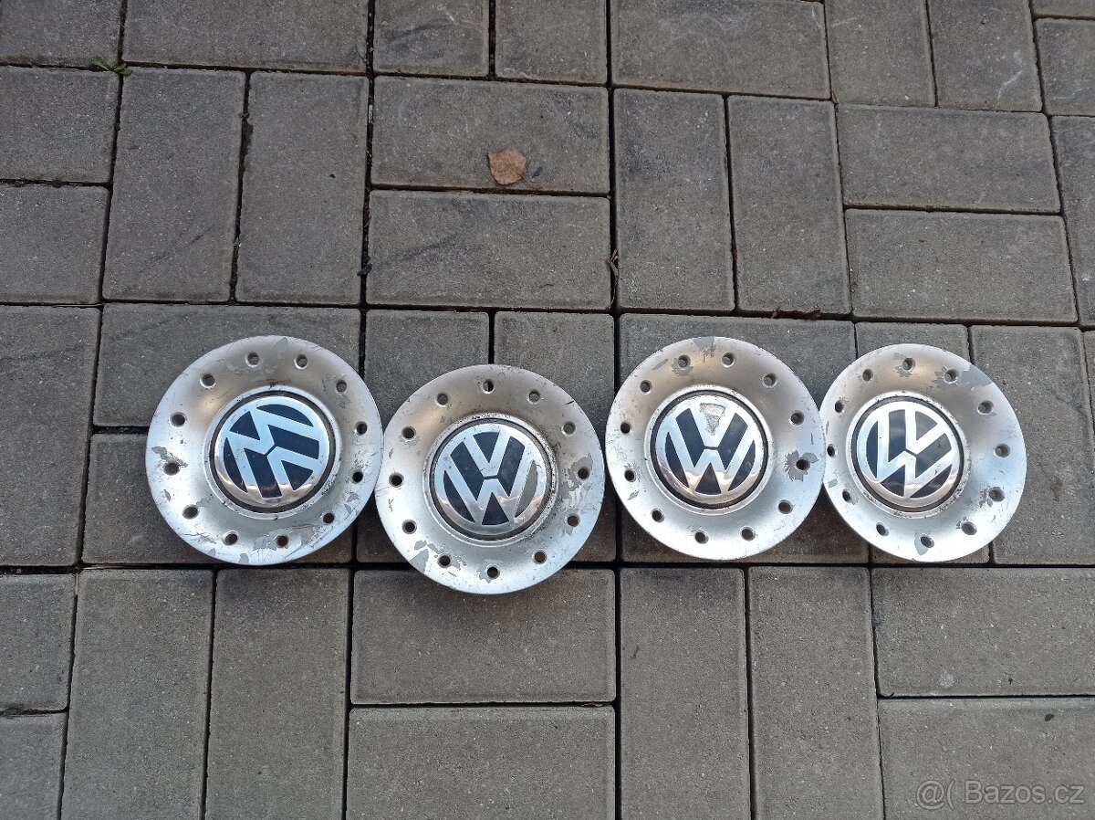 Různé středové krytky originál VW, Originál Toyota.