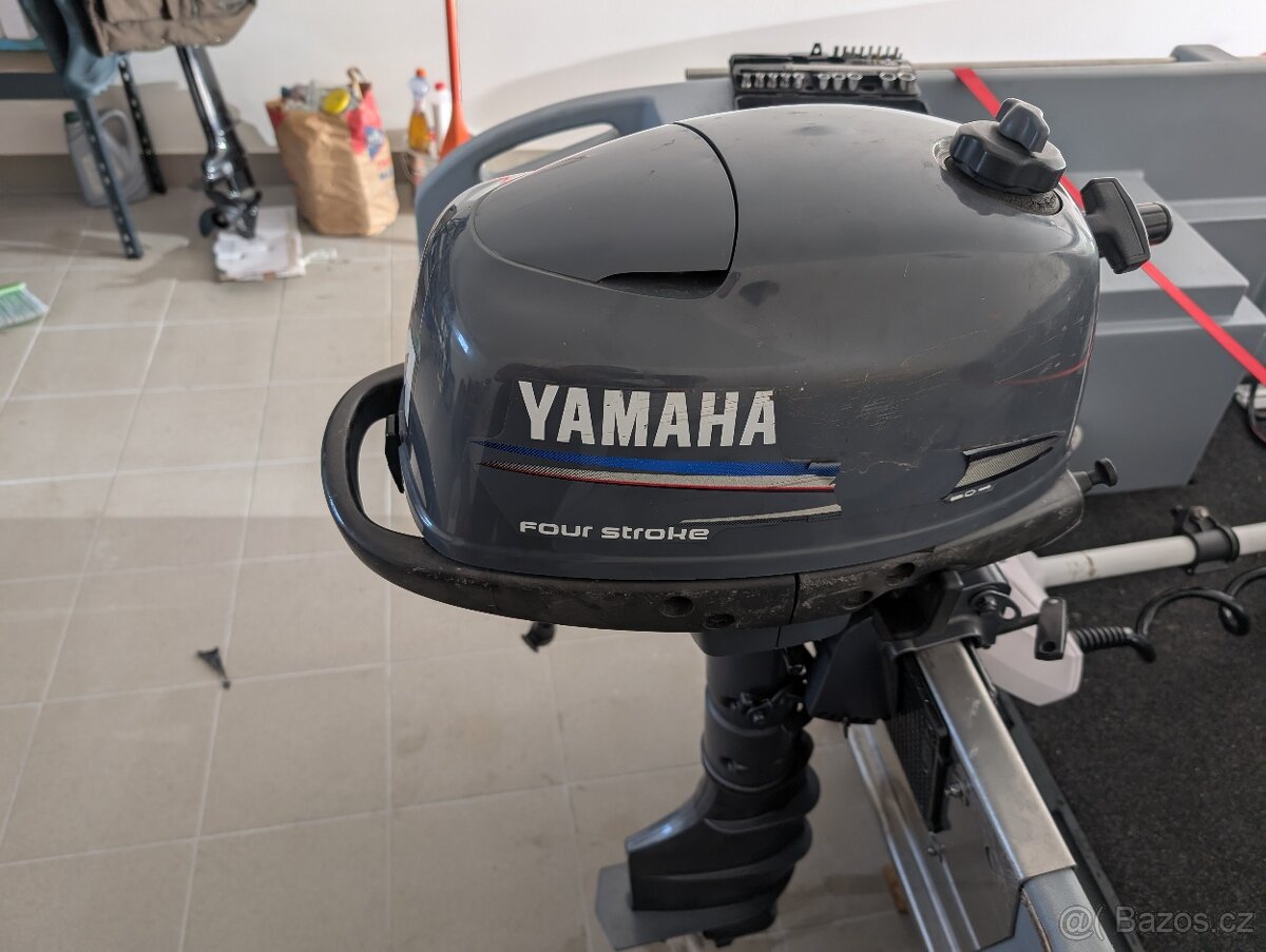 Prodám lodní motor Yamaha 4hp dlouhá noha