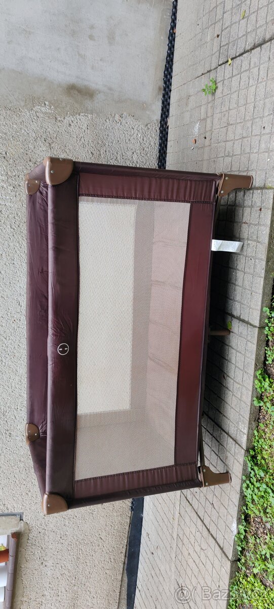Přenosná dětská postýlka