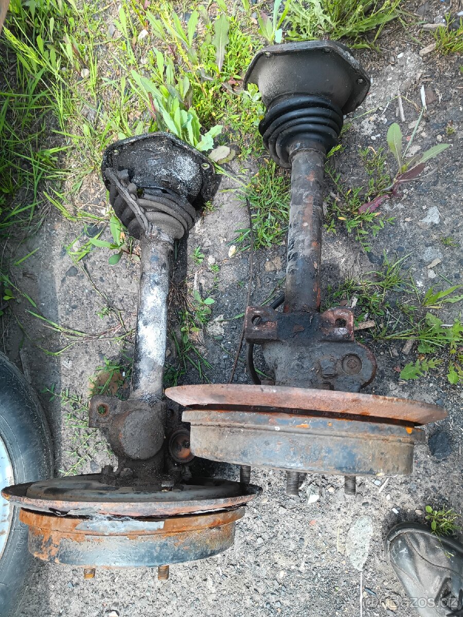 Škoda 1203 polonápravy.