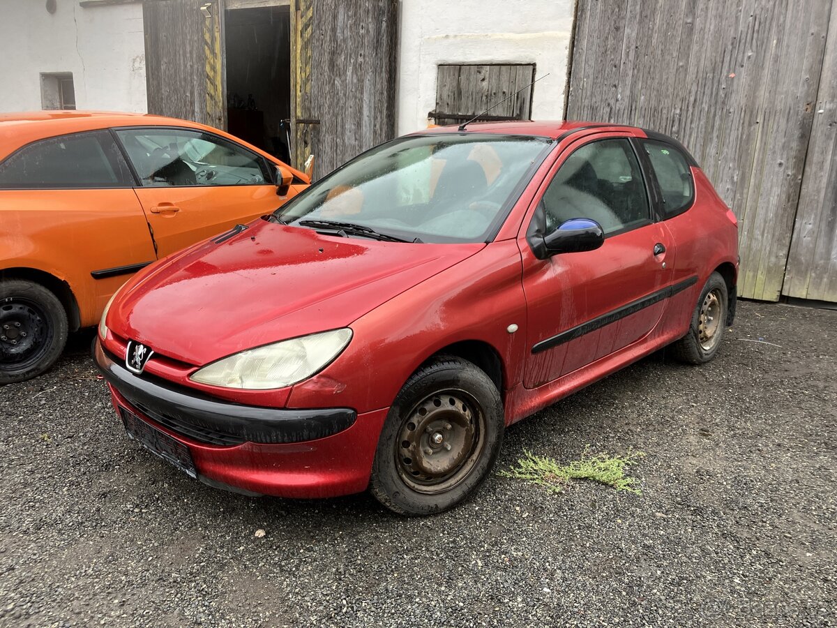 Peugeot 206 1.1 - díly z vozu