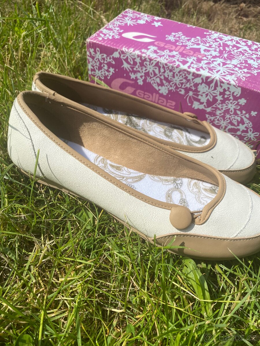 Baleríny white/brown, s knoflíčkem vel. 40,5