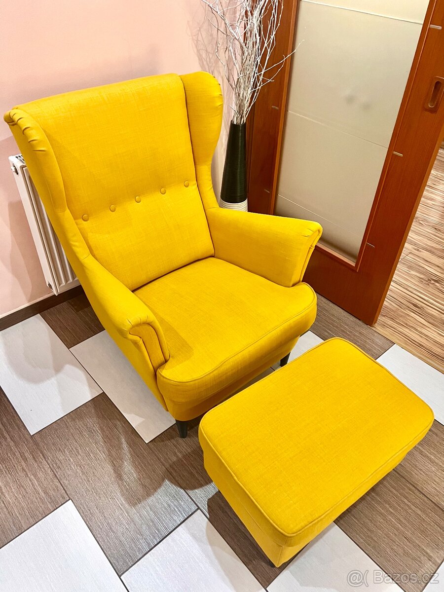 Křeslo ušák s podnožkou STRANDMON - IKEA