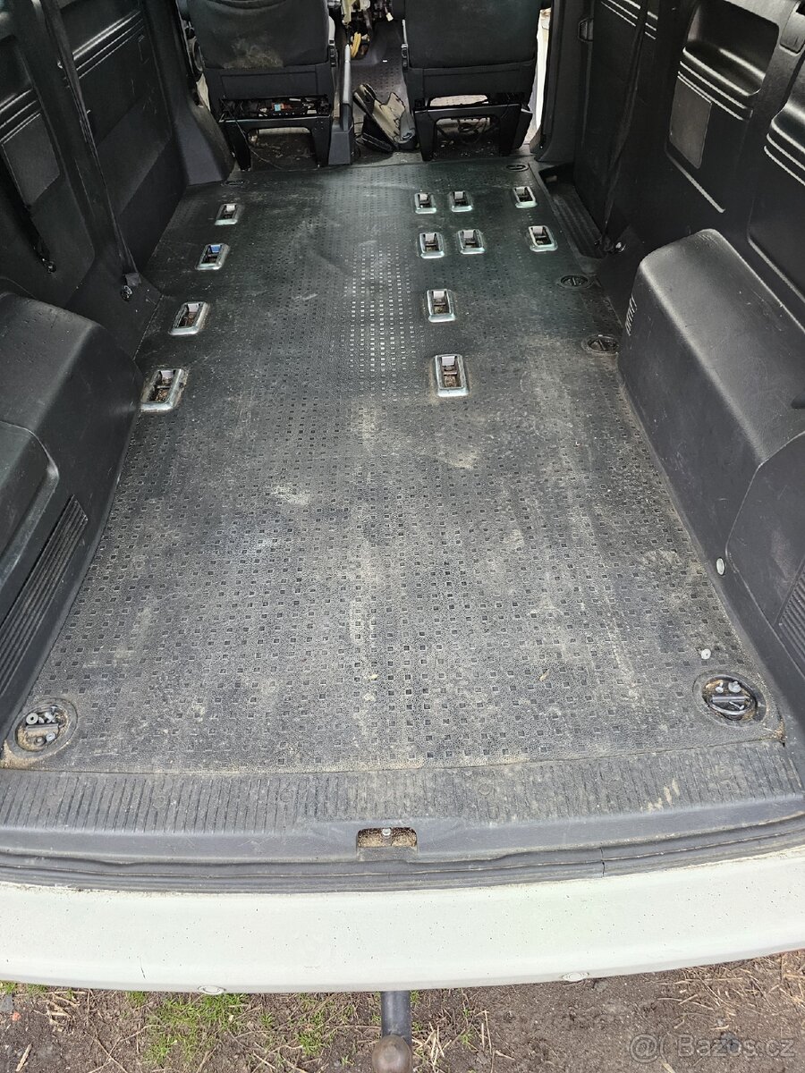Zadní gumová podlaha VW T5 T5.1 T6 Long